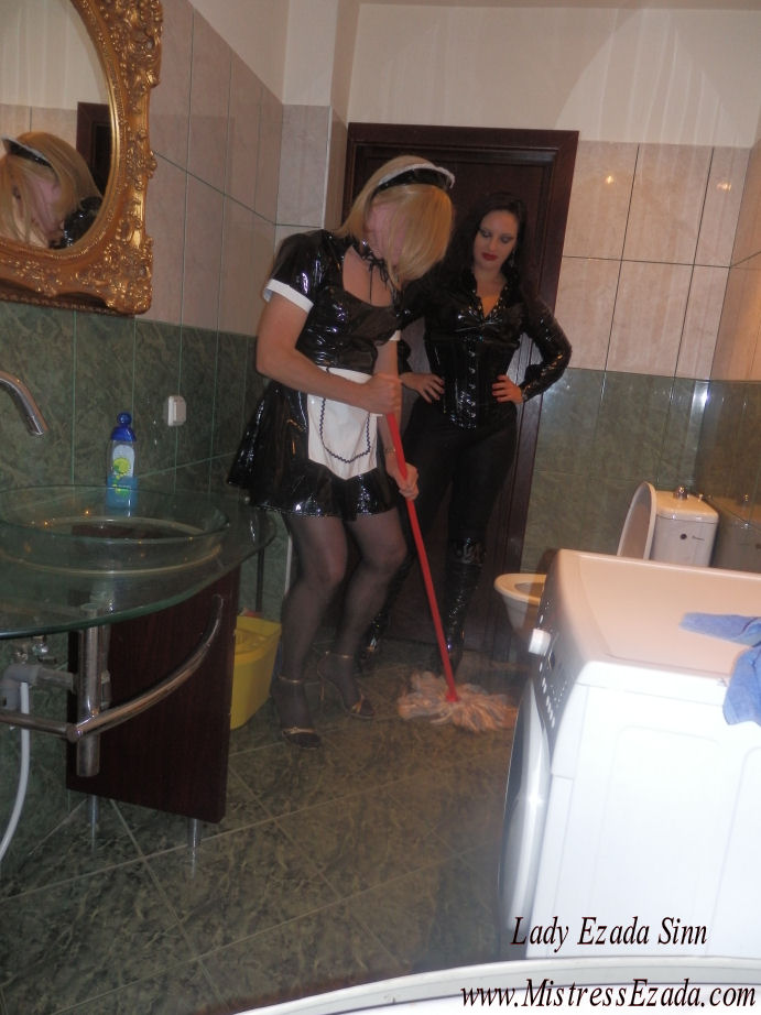 Picture of the week 21 2012 – Sissy maid cleaning pic picture
