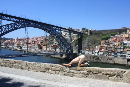 Luis Ist bridge Porto Portugal, waiting position
