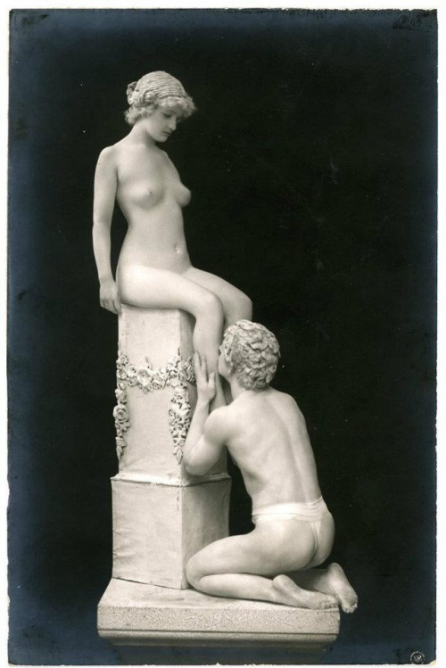 Worship German Dancer Olga Desmond, photographed for Living Marble in 1908 Ezada Sinn