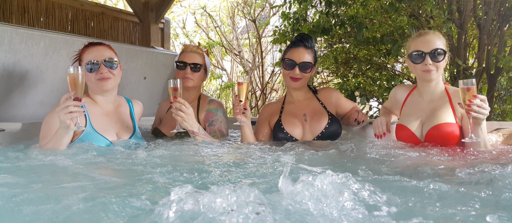 Femdom Jacuzzi party